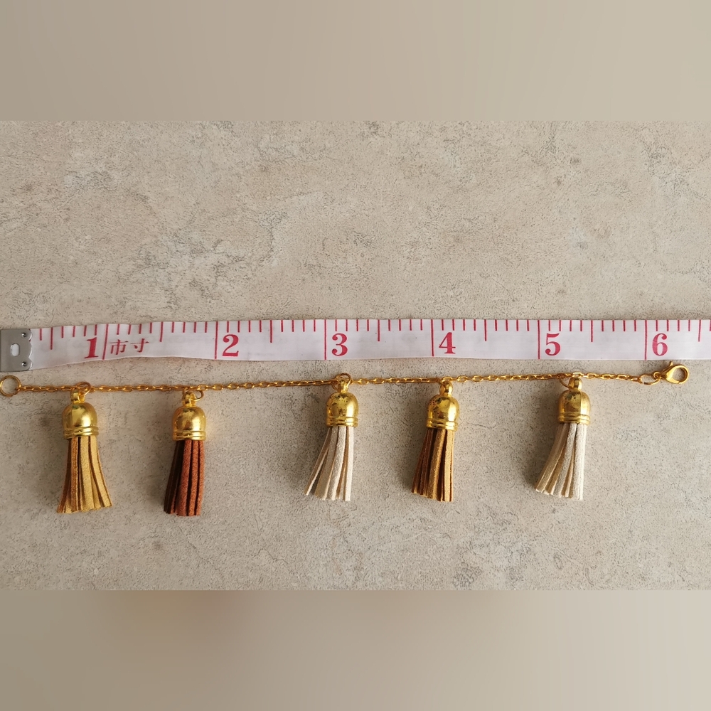 #44~Tassel bracelet. New.